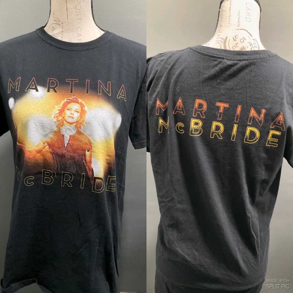 NWOT MARTINA MCBRIDE TEE BY GILDAN